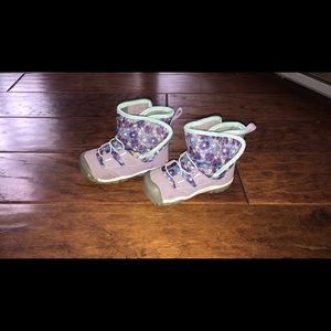 Keen Toddler Peek-A-Boots size 6